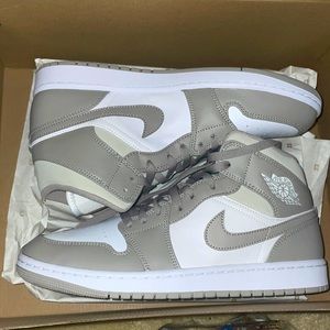 Jordan 1 Mid (Linen)